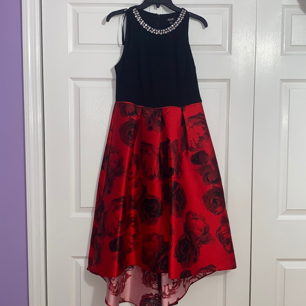 SLNY dress Size 8 Color Black and Red